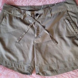 Magellan Outdoor Shorts size L